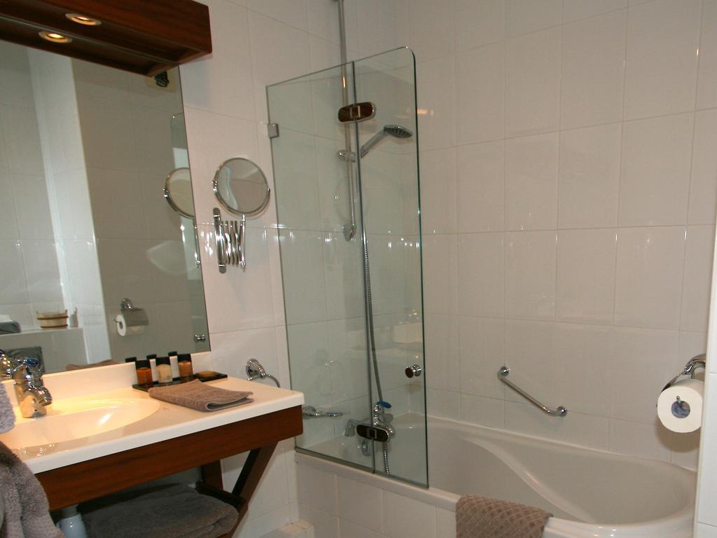 Hotel Les Almadies - Coeur De Ville Saint-Jean-de-Luz Rom bilde