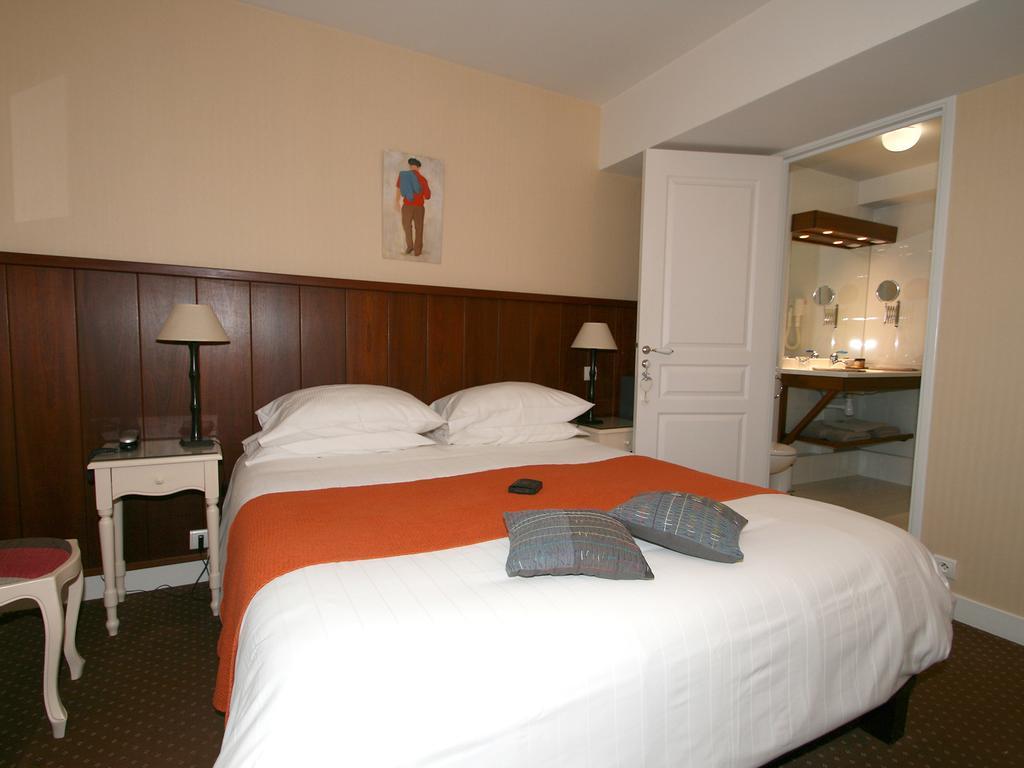 Hotel Les Almadies - Coeur De Ville Saint-Jean-de-Luz Rom bilde