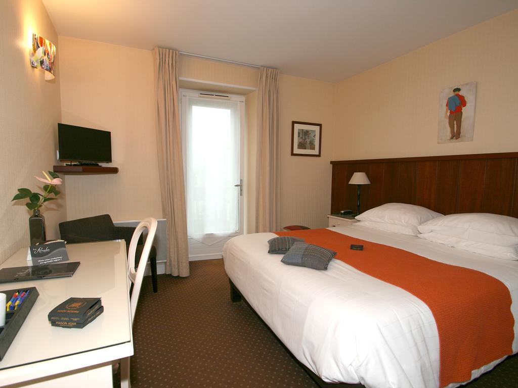 Hotel Les Almadies - Coeur De Ville Saint-Jean-de-Luz Rom bilde